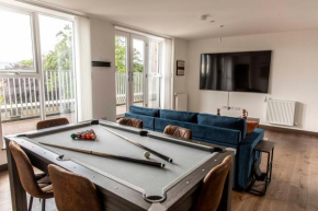 Maidstone Luxury Penthouse 3 bedroom apartment & parking